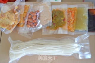 螺蛳粉也能在家DIY了的做法步骤：1
