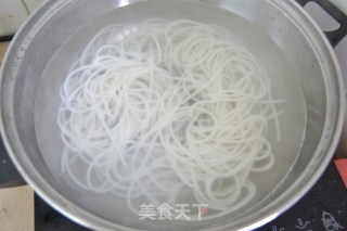 螺蛳粉也能在家DIY了的做法步骤：2