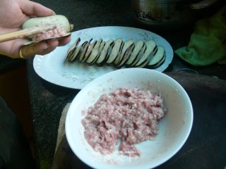 鱼香茄饼的做法步骤：4