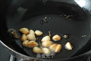 黑蒜子牛肉粒的做法步骤：4