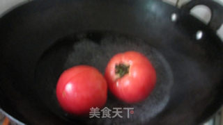 蒜香味十足 西红柿炒蛋的做法步骤：1