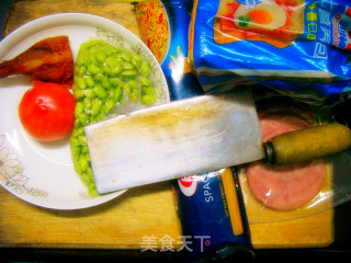 烤鸭熏肉三明治的做法步骤：1