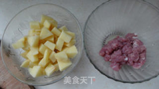 爆土豆丁的做法步骤：1