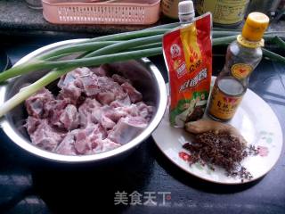 酱炖排骨的做法步骤：1