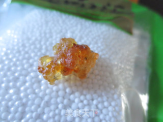 桃胶银耳雪梨羹的做法步骤：1