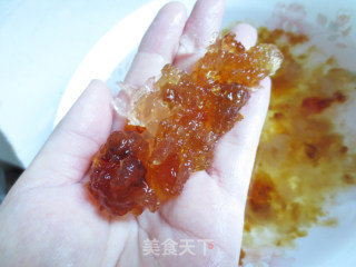 桃胶银耳雪梨羹的做法步骤：2