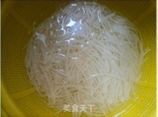 青椒土豆丝的做法步骤：1