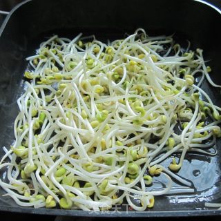 素炒豆芽菜的做法步骤：2