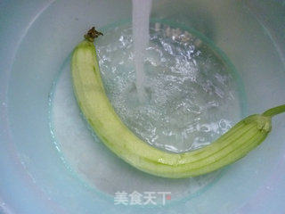 剁椒丝瓜的做法步骤：2