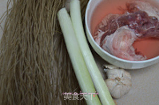 肉末粉条的做法步骤：1