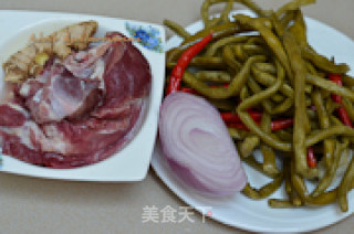 肉末酸豆角的做法步骤：1