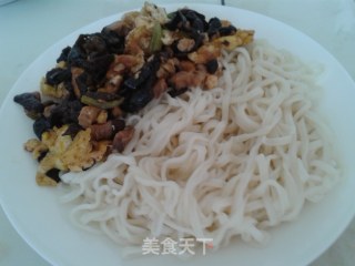 黑木耳香菇肉酱面——私家菜的做法步骤：13