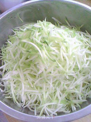 西葫芦鸡蛋水饺的做法步骤：4