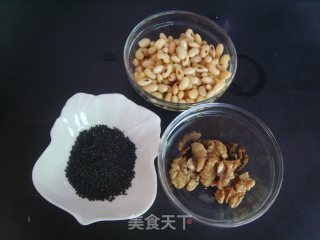 【营养豆浆】——黑芝麻核桃豆浆的做法步骤：1