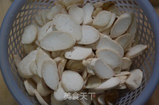 煸炒杏鲍菇的做法步骤：2
