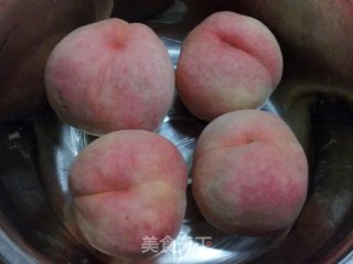 蜜汁糖水桃罐头的做法步骤：1