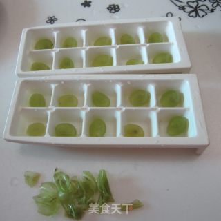菠萝爽葡萄冰块的做法步骤：2