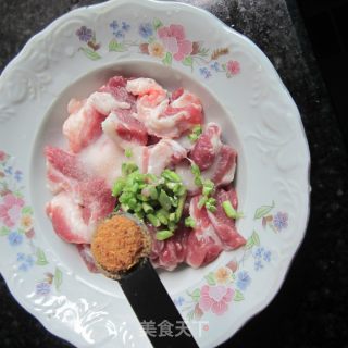 青豆米粉肉的做法步骤：2