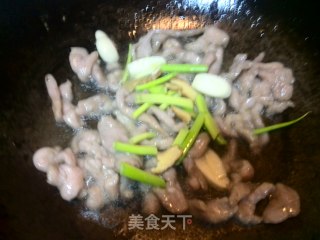 青椒肉丝的做法步骤：3