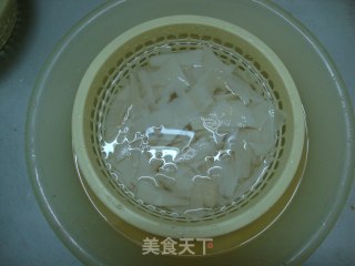 【酸笋田螺煲】----吃再多也不用担心需要减肥，哈哈的做法步骤：2