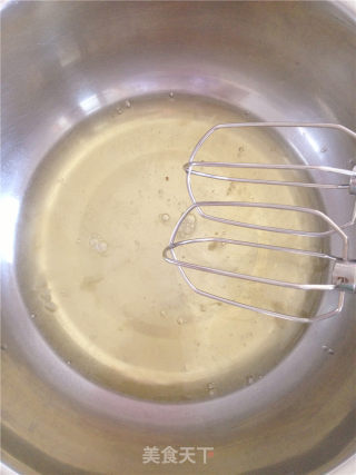戚风初体验----8寸戚风蛋糕的做法步骤：2