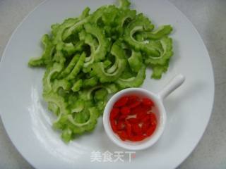清热去火---香杞苦瓜的做法步骤：1