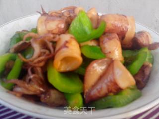 青椒炒鱿鱼的做法步骤：9