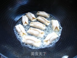 轻松自制有爱的营养早餐——鲜肉锅贴的做法步骤：11
