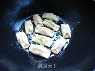轻松自制有爱的营养早餐——鲜肉锅贴的做法步骤：12