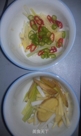 清蒸鳊鱼的做法步骤：1