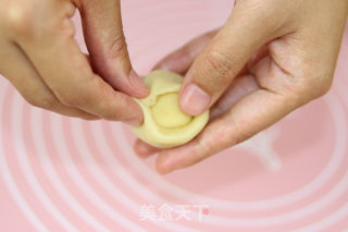 【番茄自制美食】一颗颗金黄的中式小点精灵——蛋黄酥的做法步骤：9