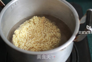 食面埋伏——茉香海鲜辣拌面的做法步骤：3