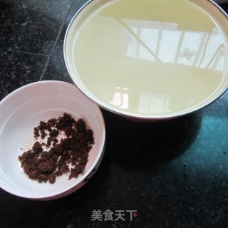 碎碎冰红糖冰凉粉的做法步骤：2