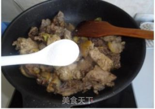 味鲜味浓夏日重磅菜出击——香菇焖鸡的做法步骤：4