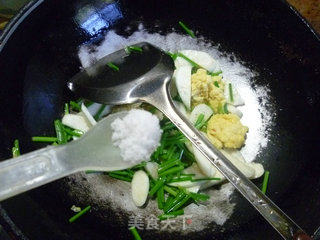 韭菜花茭白炒鸡蛋的做法步骤：12