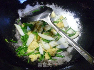 韭菜花茭白炒鸡蛋的做法步骤：14