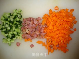 蛋炒饭——营养大集合的做法步骤：1