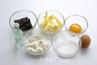 七夕情人节最具代表的暖心蛋糕——巧克力熔岩蛋糕的做法步骤：1