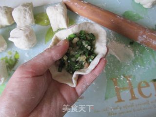 烤韭菜包的做法步骤：6