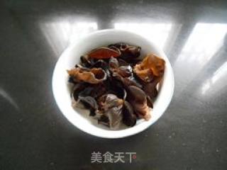 炒鱿鱼的做法步骤：2