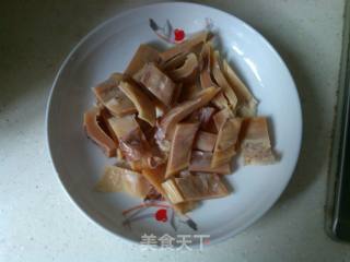 墨魚炖鸡的做法步骤：2