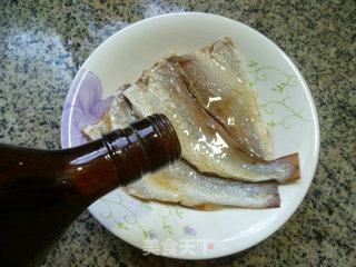 鸡蛋蒸黄鱼鲞的做法步骤：2