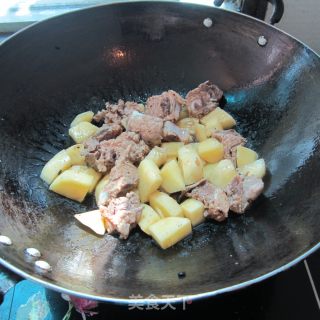 土豆蒸排骨的做法步骤：7