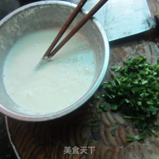 韭菜煎饼的做法步骤：2