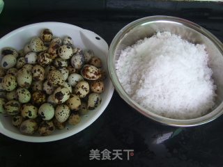 盐焗鹌鹑蛋的做法步骤：1
