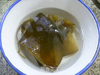 冬瓜海带肉骨汤的做法步骤：2