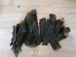 香菇炖鸡的做法步骤：2