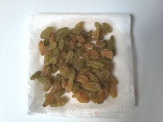 葡萄干麦芬的做法步骤：2