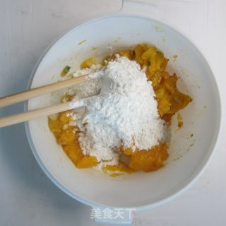 五香南瓜饼的做法步骤：3
