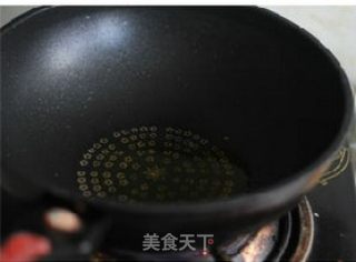 味道不俗的零难度快手小炒——葱香木耳的做法步骤：3